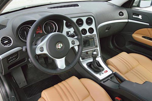 Интерьер салона Alfa Romeo 159