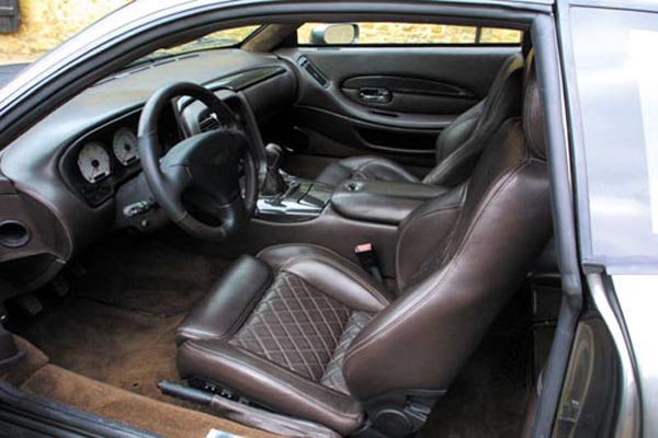 Интерьер салона Aston Martin DB7 Zagato