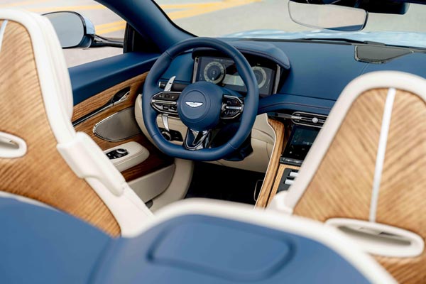   Aston Martin DB12 Volante