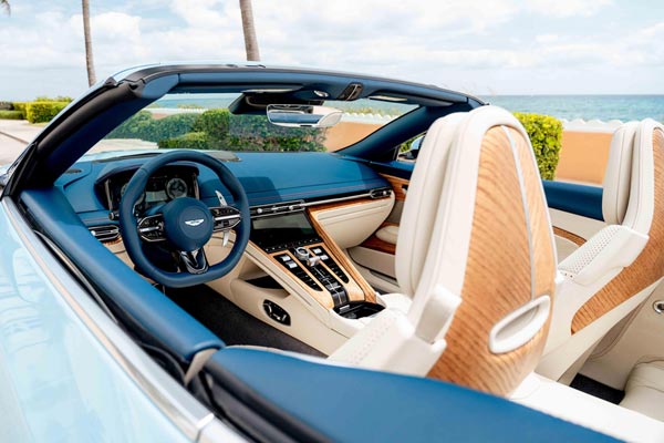   Aston Martin DB12 Volante