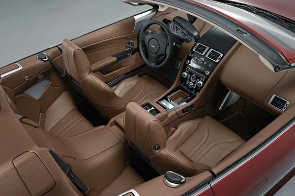 Интерьер салона Aston Martin DBS Volante