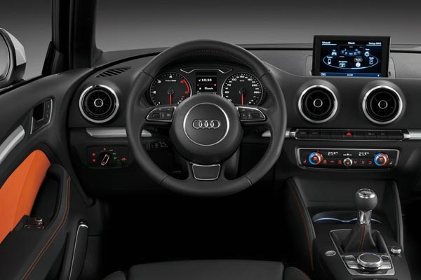 Интерьер салона Audi A3