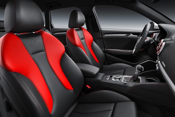 Интерьер салона Audi S3 Sportback