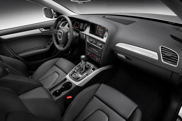 Интерьер салона Audi A4 Allroad