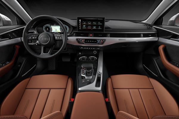 Интерьер салона Audi A4