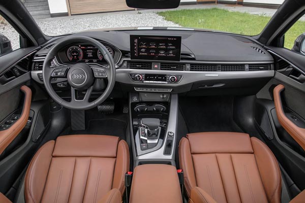Интерьер салона Audi A4 Avant