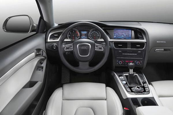 Интерьер салона Audi A5
