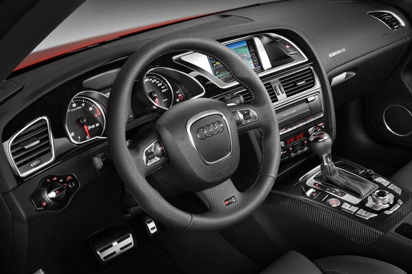 Интерьер салона Audi RS5