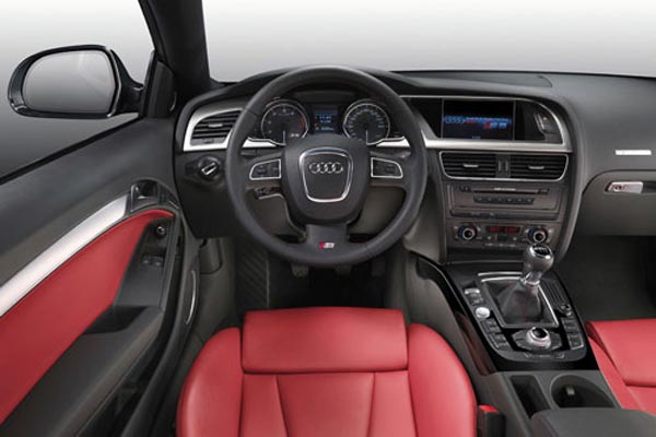 Интерьер салона Audi S5