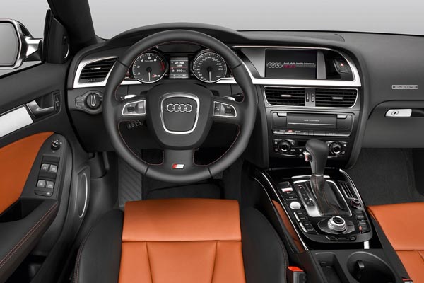 Интерьер салона Audi S5 Sportback