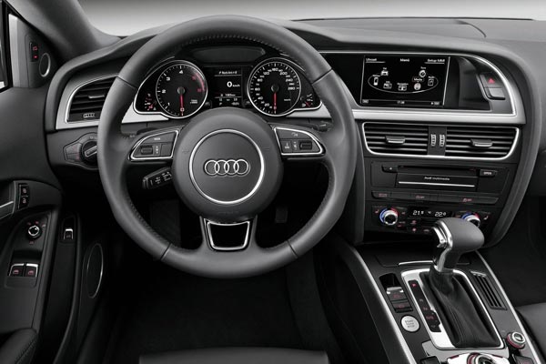 Интерьер салона Audi A5