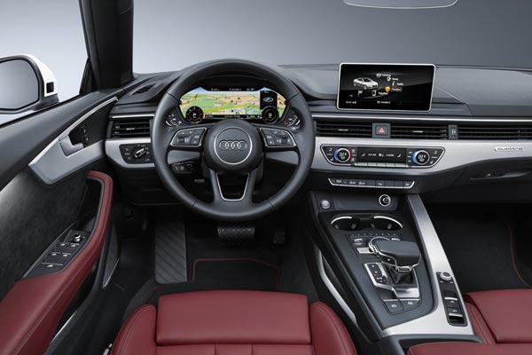 Интерьер салона Audi A5 Cabrio