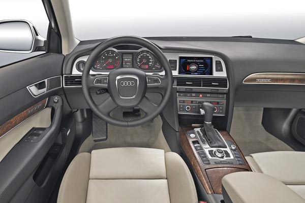 Интерьер салона Audi A6 Avant