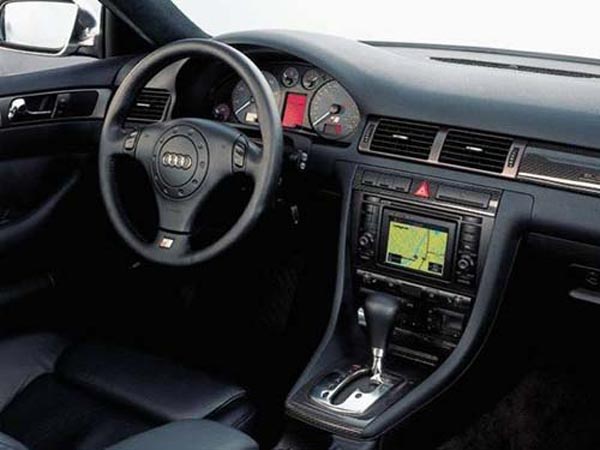 Интерьер салона Audi S6