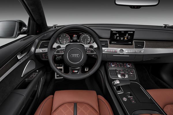 Интерьер салона Audi S8