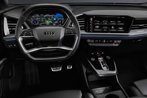 Интерьер салона Audi Q4
