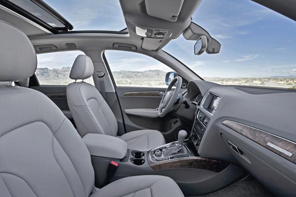 Интерьер салона Audi Q5