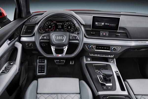 Интерьер салона Audi Q5