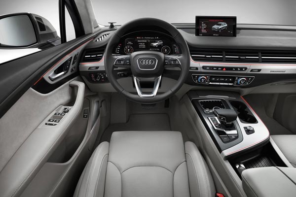 Интерьер салона Audi Q7