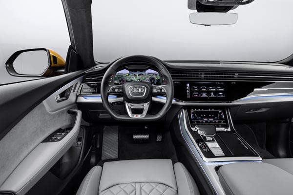 Интерьер салона Audi Q8