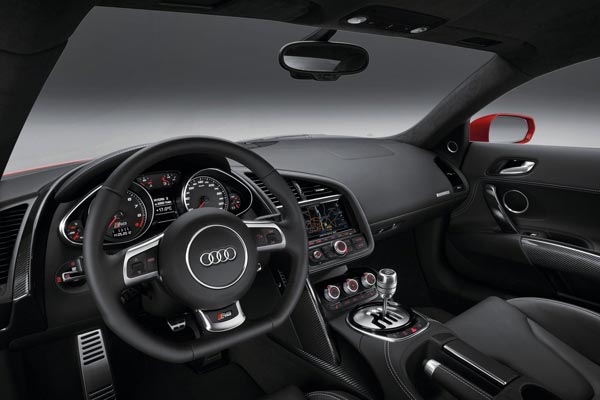 Интерьер салона Audi R8