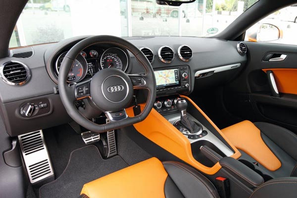 Интерьер салона Audi TTS