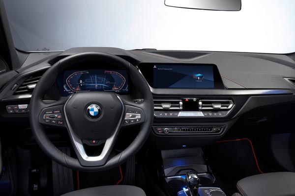 Интерьер салона BMW 1-series