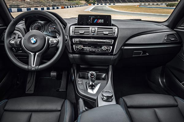 Интерьер салона BMW M2