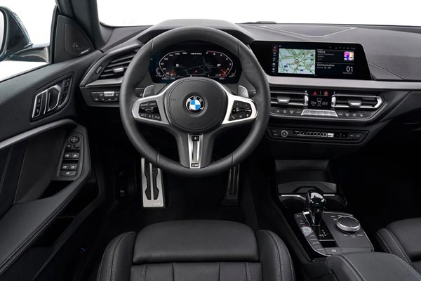 Интерьер салона BMW M235i Gran Coupe