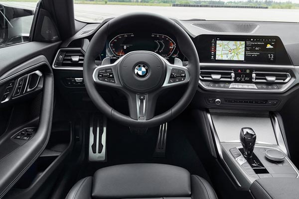 Интерьер салона BMW M240i