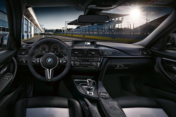 Интерьер салона BMW M3 CS