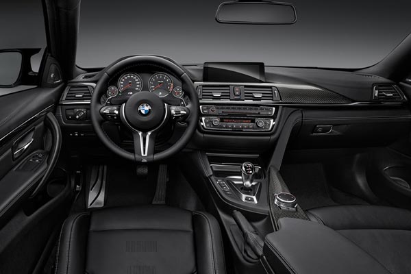 Интерьер салона BMW M4