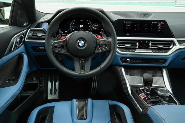 Интерьер салона BMW M4