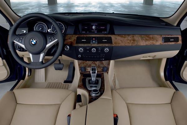 Интерьер салона BMW 5-series Touring