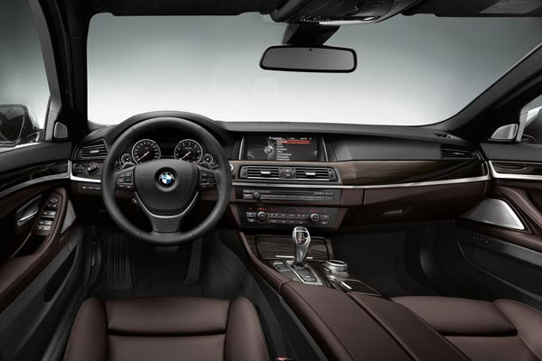 Интерьер салона BMW 5-series