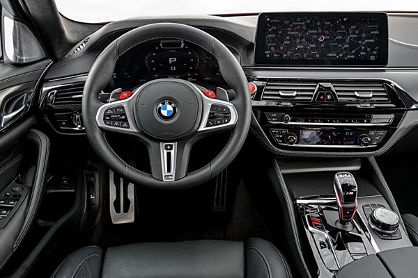 Интерьер салона BMW M5
