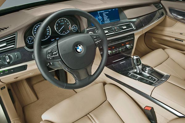 Интерьер салона BMW 7-series