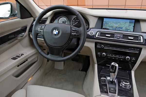 Интерьер салона BMW 7-series L