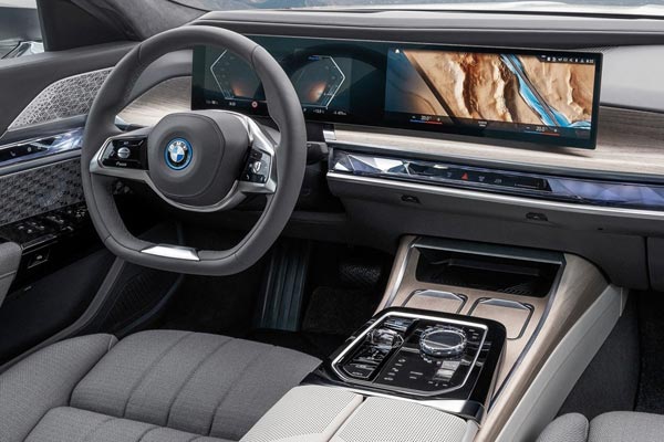   BMW i7