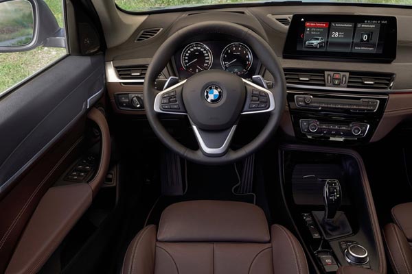 Интерьер салона BMW X1