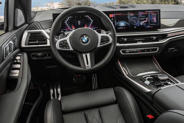   BMW X7 M60i