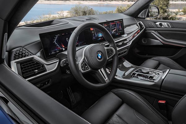   BMW X7 M60i