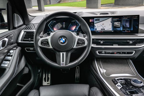   BMW X7 M60i