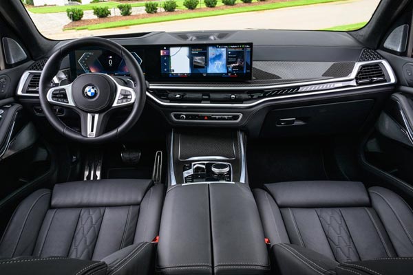   BMW X7 M60i