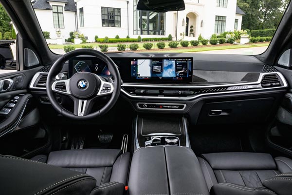   BMW X7 M60i