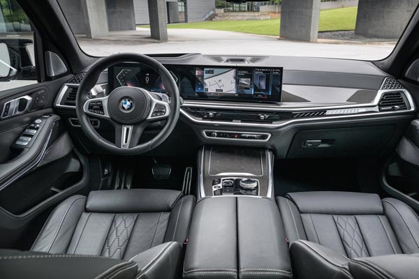   BMW X7 M60i