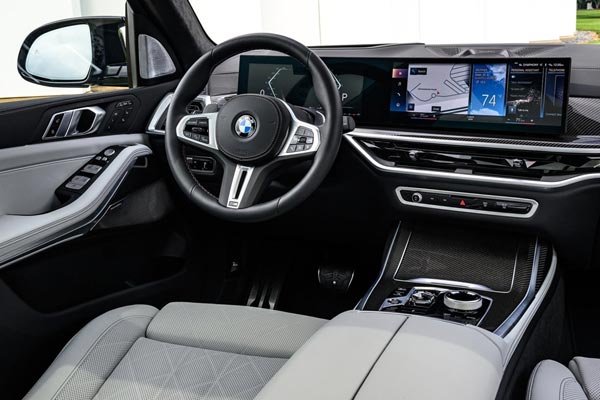   BMW X7 M60i