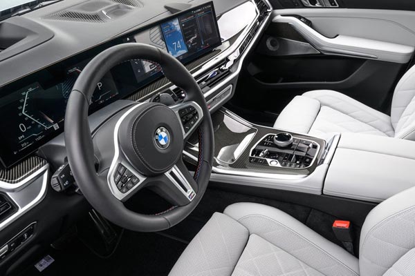   BMW X7 M60i