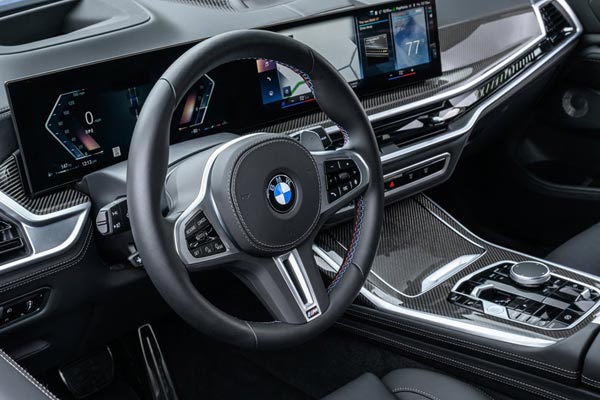   BMW X7 M60i