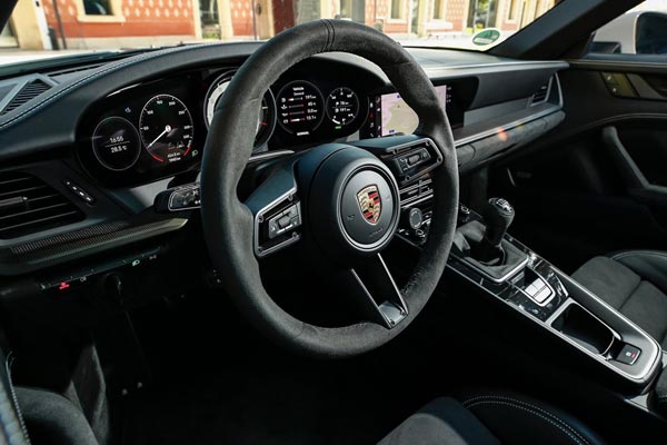   Porsche 911 GTS Cabrio